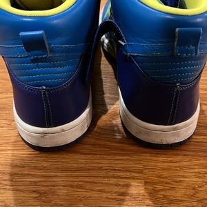 Nike high top tennis shoes